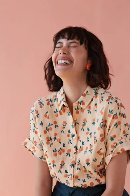 Manis Banget! 9 Motif Kemeja Lengan Pendek Ini Pas Banget Buat Menunjang Penampilan 15