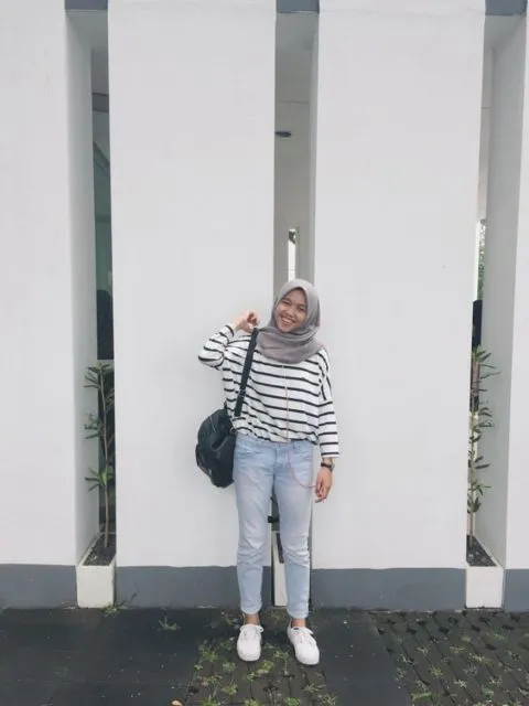 Paling Diminati Cewek Kekinian, Simak 8 Padu Padan Celana Jeans yang Nyentrik Berikut Ini! 13
