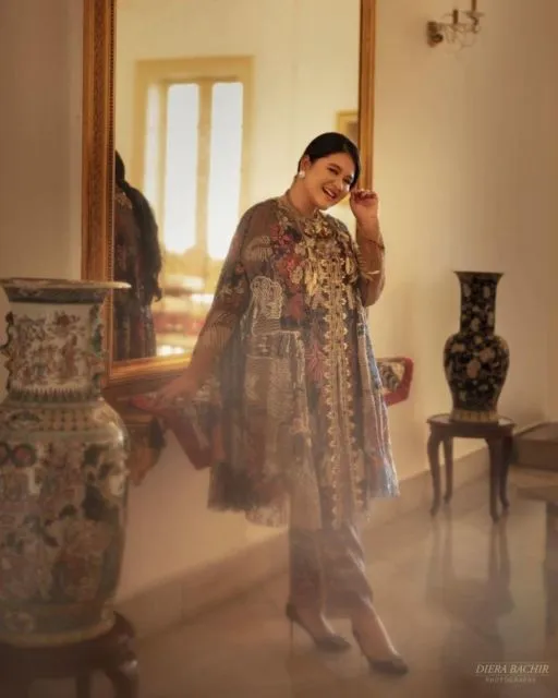 Inspirasi Model Kebaya yang Pernah Dipakai Kahiyang Ayu; Semuanya Simpel tapi Elegan! 13
