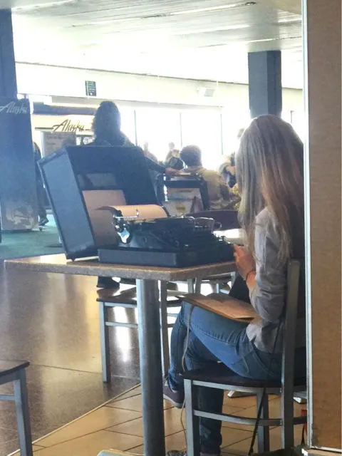 11 Kelakuan Kocak Orang-Orang di Bandara. Mereka ini Lagi Gabut Banget Apa Gimana sih? 19