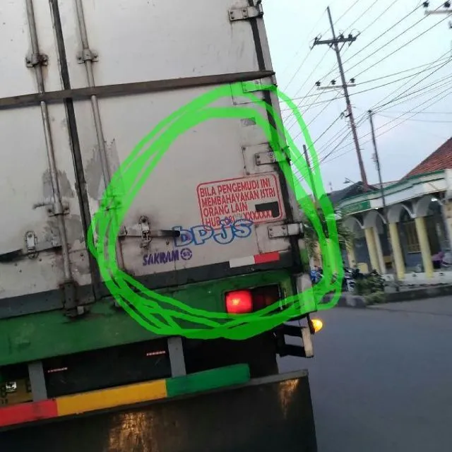 11 Stiker Kocak Truk ini Wakili Keresahan Istri. Sengaja Ditempel, biar Suami Nggak Macam-Macam! 20