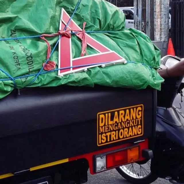 11 Stiker Kocak Truk ini Wakili Keresahan Istri. Sengaja Ditempel, biar Suami Nggak Macam-Macam! 12