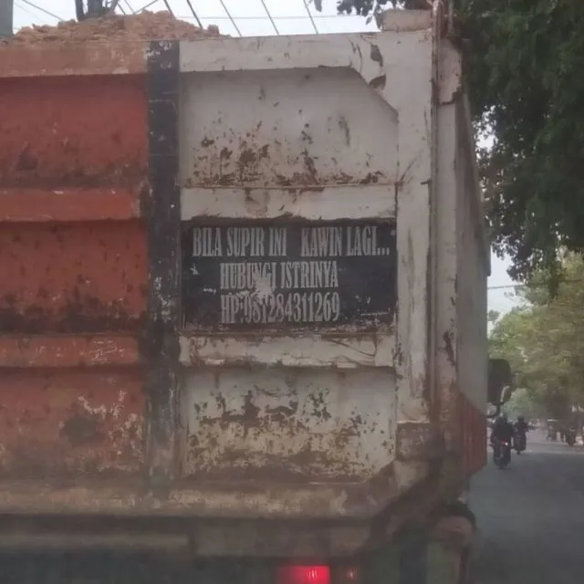 11 Stiker Kocak Truk ini Wakili Keresahan Istri. Sengaja Ditempel, biar Suami Nggak Macam-Macam! 13