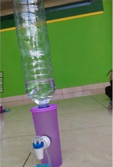 Kocaknya 11 Pemanfaatan Dispenser ini Bikin Nyengir Kuda. Idenya Out of The Box Banget, Bun~ 18