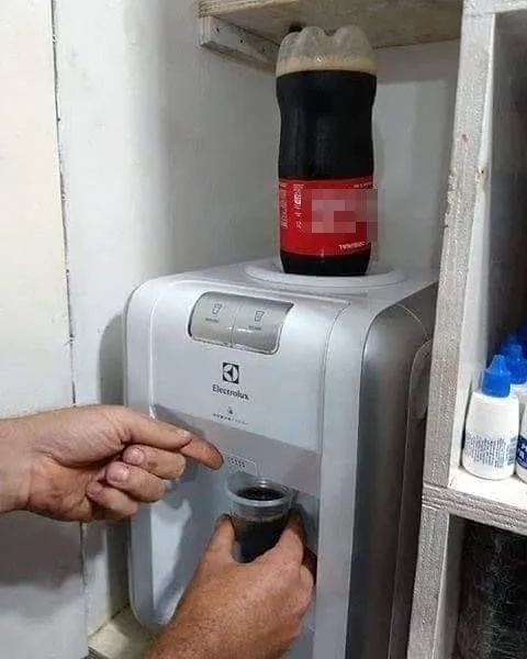Kocaknya 11 Pemanfaatan Dispenser ini Bikin Nyengir Kuda. Idenya Out of The Box Banget, Bun~ 13