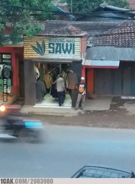 11 Kejadian Absurd yang Terjadi di Warung Indonesia. Di Luar Negeri Nggak Bakal Ada yang Kayak Gini 12