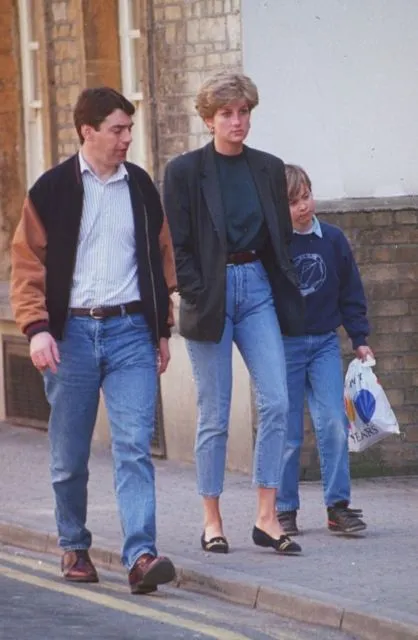 Momen Langka, Ini 9 Potret Putri Diana Saat Pakai Celana Jeans. Bangsawan yang Keren! 14