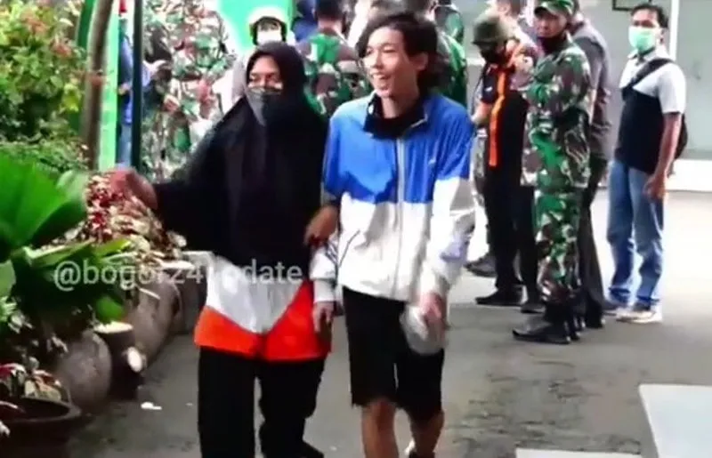 11 Potret Kocak Anak Dicariin Emaknya. Momen ini Kalau Diingat Bikin Kangen Sekaligus Ngakak, ya :D 16