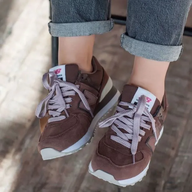 9 Rekomendasi Sneakers Cowok-Cewek yang Modelnya Nggak Lekang Zaman. Klasik tapi Keren! 15