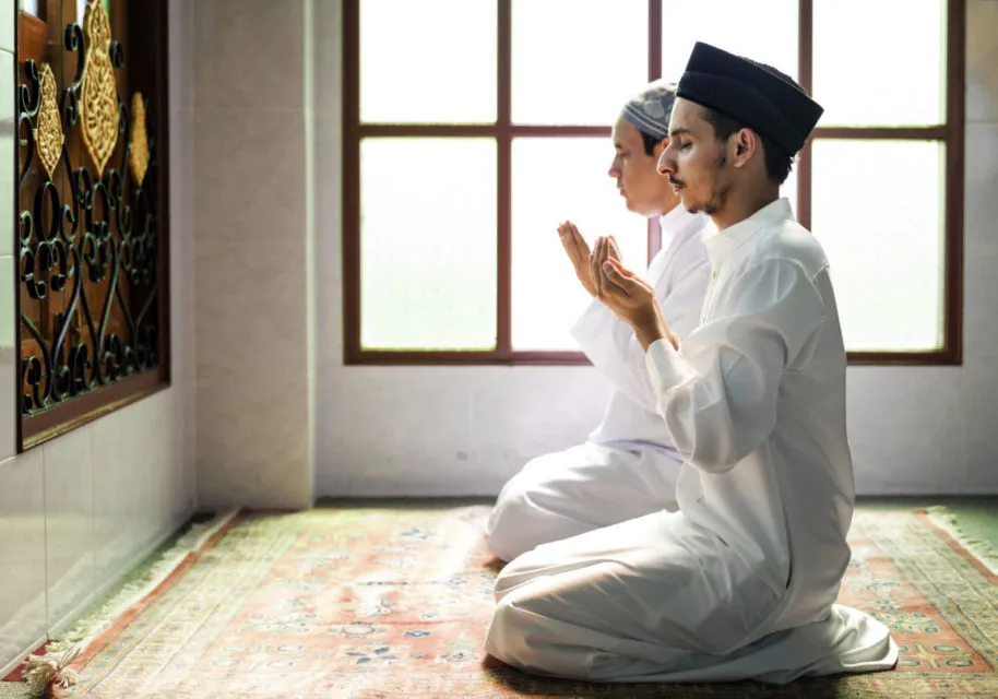 6 Pedoman Sholat Berjamaah di Rumah Sesuai Sunah, Termasuk Pengaturan Safnya yang Benar 12