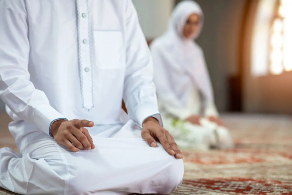 6 Pedoman Sholat Berjamaah di Rumah Sesuai Sunah, Termasuk Pengaturan Safnya yang Benar 9