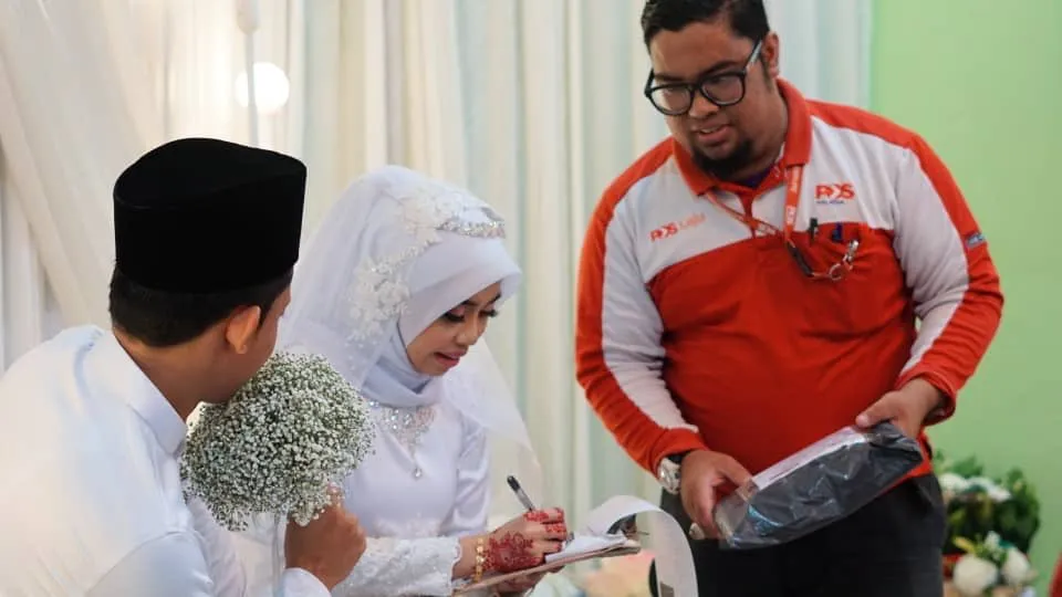 Deretan Momen Nyeleneh Saat Paket Belanjaan dari Olshop Datang. Berasa Nungguin Apa Gitu~ 18