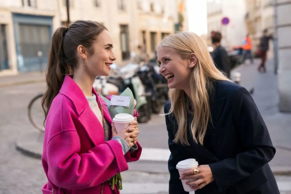 5 Hal yang Terjadi Seandainya Emily in Paris Berubah Jadi Emily in Jogja. Nggak Kalah Estetik lo~ 7