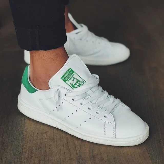 9 Rekomendasi Sneakers Cowok-Cewek yang Modelnya Nggak Lekang Zaman. Klasik tapi Keren! 16