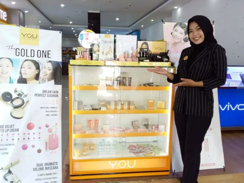 Ciri Khas 10 SPG Kosmetik di Indonesia. Kamu Paling Hafal yang Mana Nih? 13