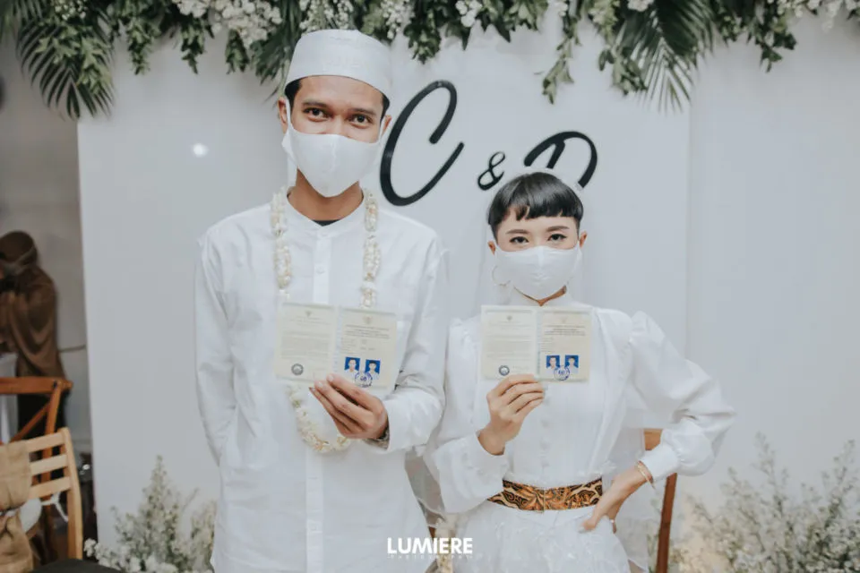 Viral Pernikahan Santai ala Reza dan Cica. Baju Jahit Sendiri dan Pakai Sandal Gunung On Point! 4