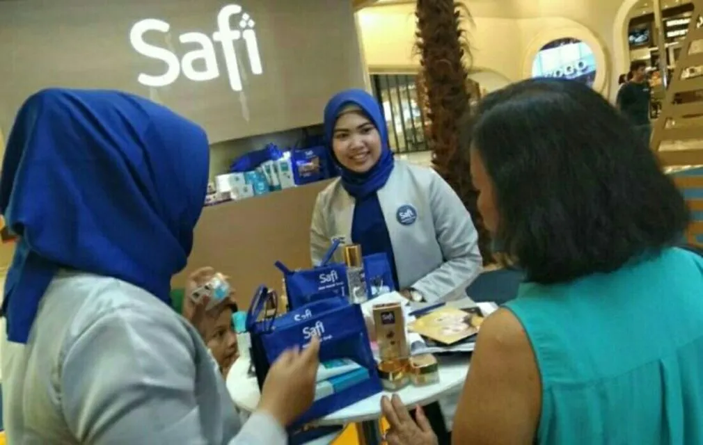 Ciri Khas 10 SPG Kosmetik di Indonesia. Kamu Paling Hafal yang Mana Nih? 20
