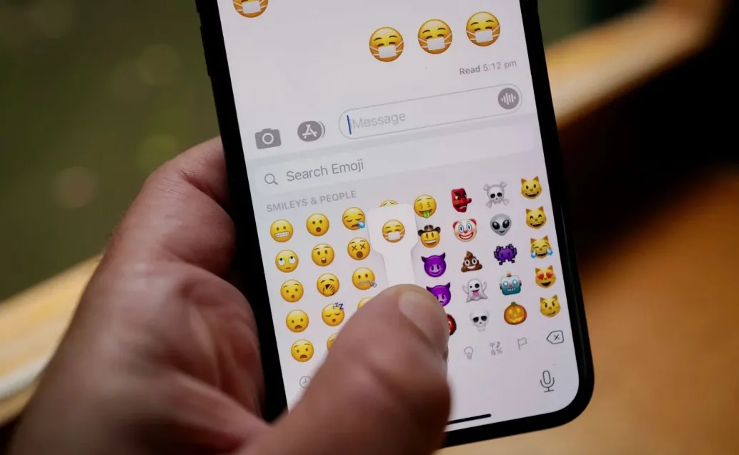 4 Alasan Kenapa Harus Ada Pelajaran tentang Emotikon untuk Chatting. Biar Nggak Salah Paham Terus! 7