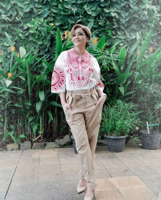 5 Potret Feminin Maia Estianty yang Sukses Menginspirasi Banyak Orang. Makin Tua Makin Cantik! 8