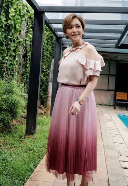 5 Potret Feminin Maia Estianty yang Sukses Menginspirasi Banyak Orang. Makin Tua Makin Cantik! 6