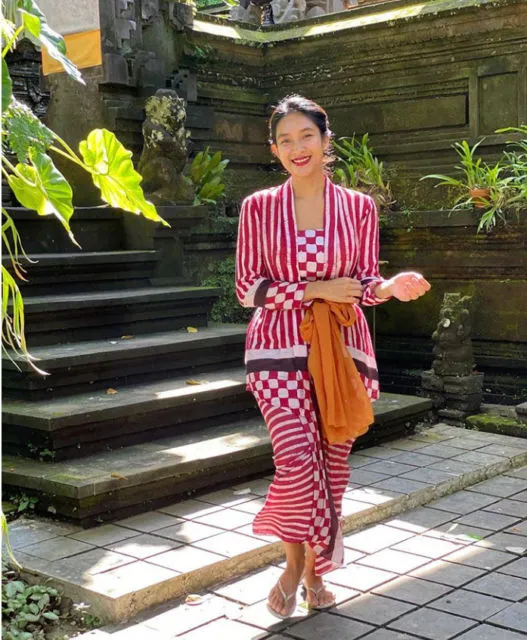 Potret Kalem Happy Salma; Aktris Legendaris yang Gayanya Cantik Jelita 6