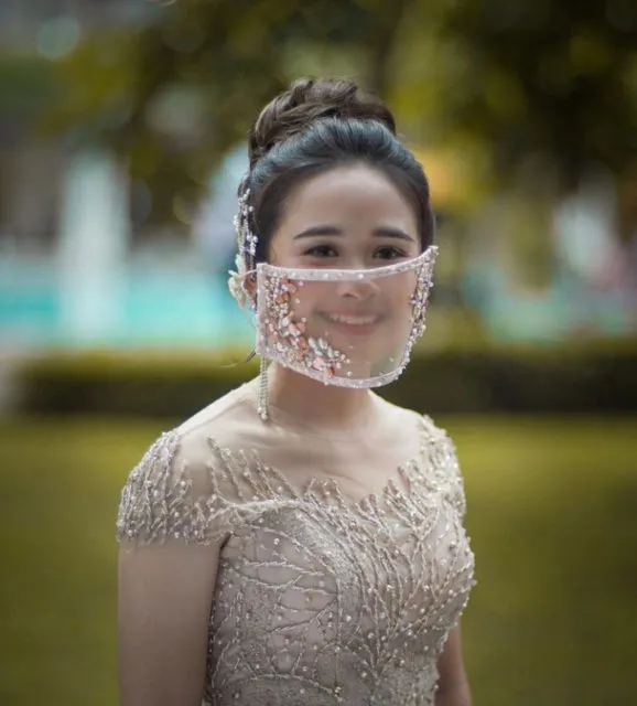 Jarang Dandan, Ini Dia Detail Makeup Gritte Agatha di Pernikahan Kakaknya. Bikin Pangling! 8