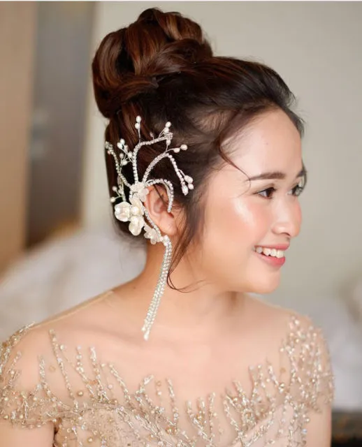 Jarang Dandan, Ini Dia Detail Makeup Gritte Agatha di Pernikahan Kakaknya. Bikin Pangling! 7