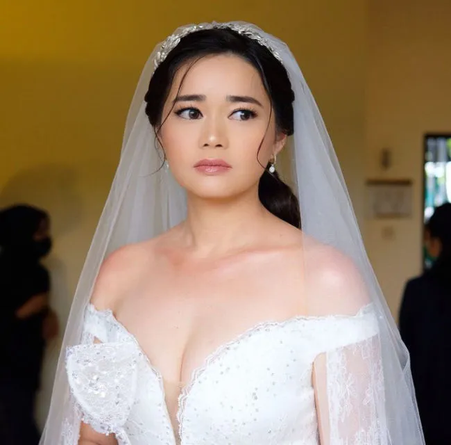 Denny Sumargo Resmi Menikah, Ini Penampilan Istrinya yang Manis. Ternyata Pecinta Alam! 8