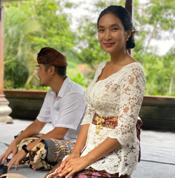 Kumpulan Foto Cantik Happy Salma Saat Pakai Kebaya; Bisa Jadi Referensi Nih! 14