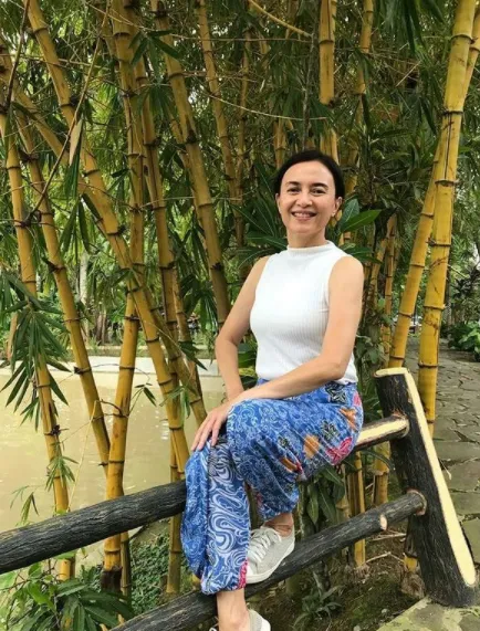 Jarang Terekspos, Ini Sosok Luki Ariani, Ibunda Sherina Munaf yang Masih Cantik, Bugar dan Modis! 17