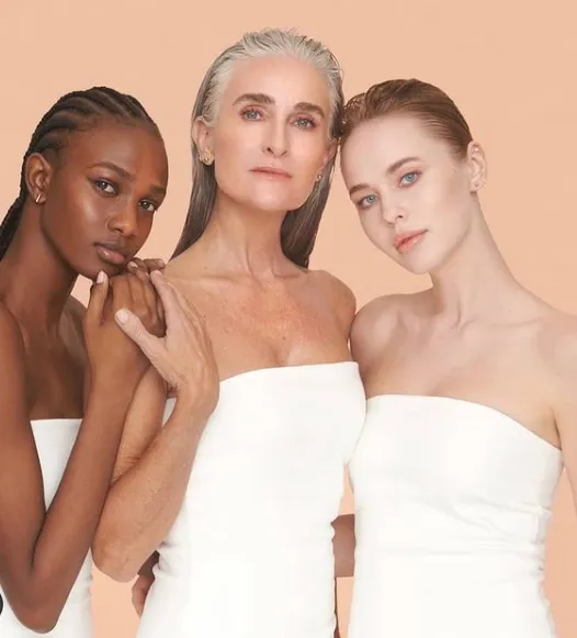 Potret Caroline Labouchere, Model 56 Tahun yang Masih Aktif Berkarya dan Menginspirasi 7