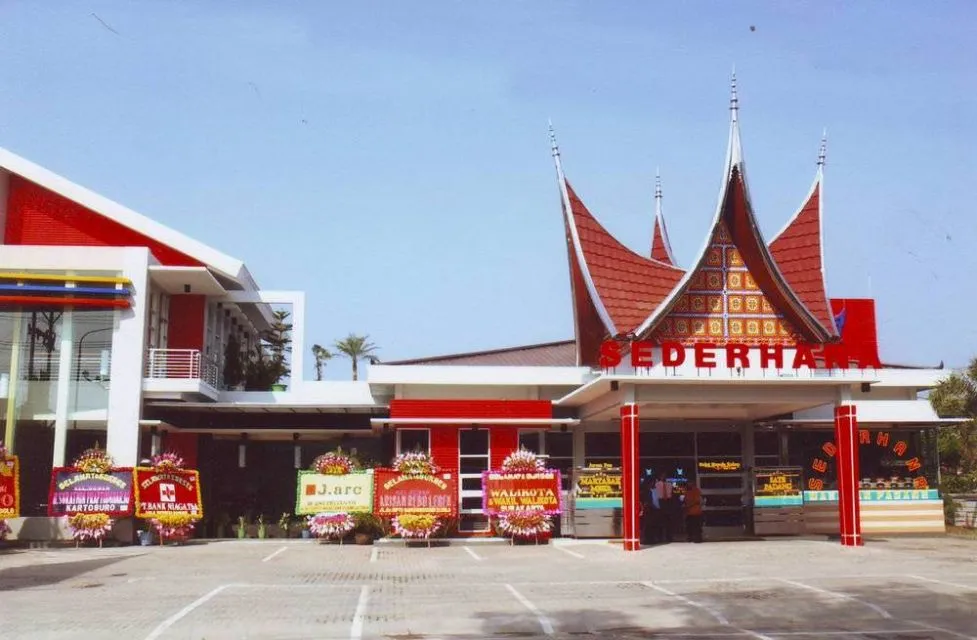 Sst, 5 Restoran Terkenal ini Berawal dari Warung Kaki Lima lo. Berkat Cita Rasa Lezat, Sukses Melegenda! 8