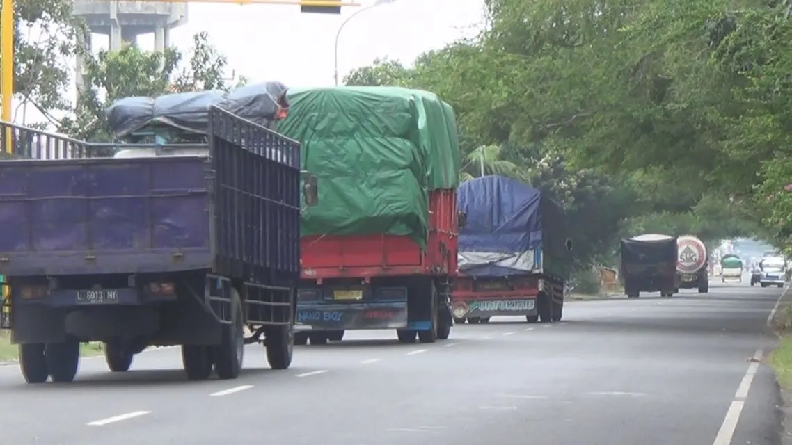 5 Alasan Sopir Truk Jarak Jauh Layak Disebut sebagai Manusia Paling Sabar di Muka Bumi! 6