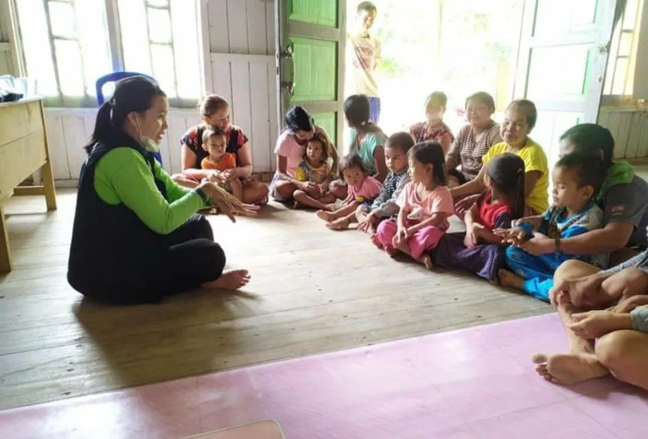 Suka Duka Jadi Bidan di Desa. Siap Terjang Medan Penuh Tantangan Demi Selamatkan Dua Nyawa 6