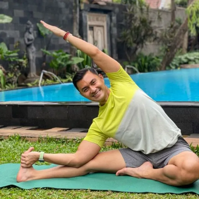 Sukses di Dunia Hiburan, ini 10 Artis yang Ternyata juga Punya Pengalaman Jadi Pekerja Kantoran 20