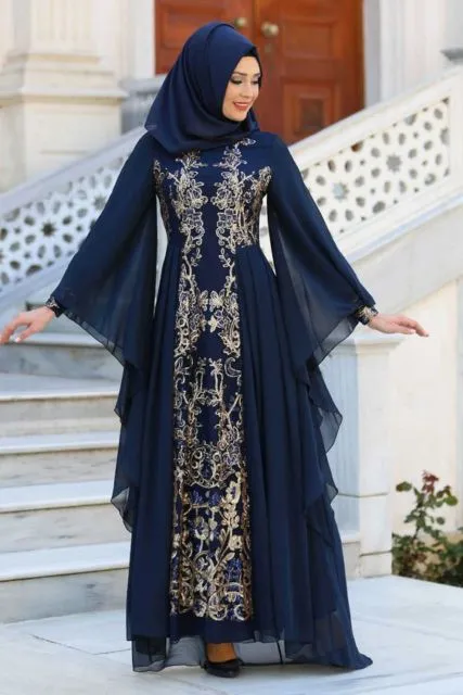Dari 2019 Hingga Penghujung 2020, Ini 9 Desain Kebaya Biru Tua Paling Unik tapi Manis! 12
