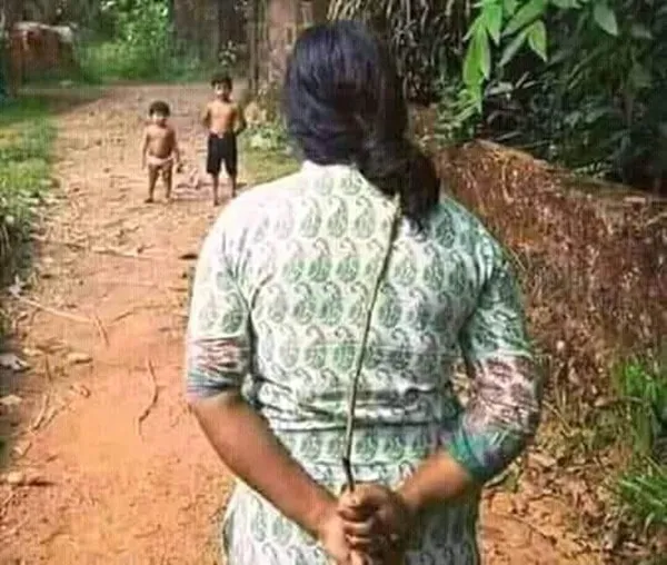 11 Potret Kocak Anak Dicariin Emaknya. Momen ini Kalau Diingat Bikin Kangen Sekaligus Ngakak, ya :D 11