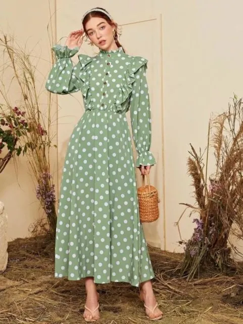 9 Desain Dress yang Lagi Disukai Banyak Cewek di Dunia. Bisa Buat yang Berhijab Juga! 17
