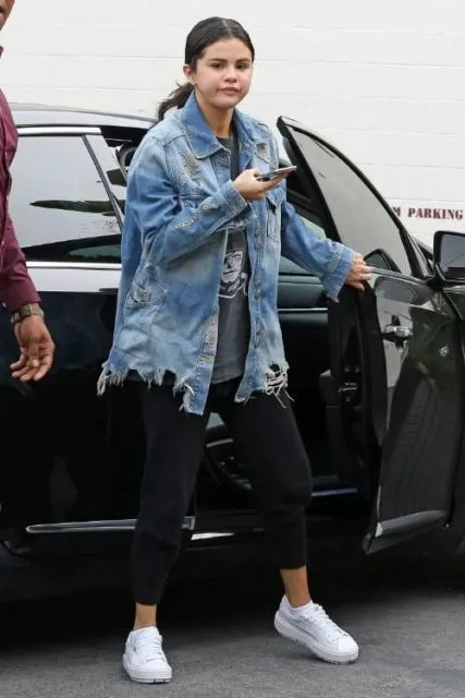 Belum Banyak Terekspos, Ini Penampilan Selena Gomez yang Sesungguhnya. Selow Abis! 14
