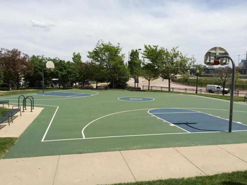 11 Desain Lapangan Basket yang Kelewat Absurd. Orang Mau Main ke Sini Pasti Mikir-Mikir Dulu 13