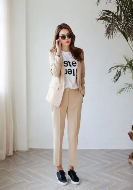 Rapi dan Cantik! Ini 9 Ide Warna Setelan Blazer yang Bisa Buat Ngantor Ala Cewek Korea 16