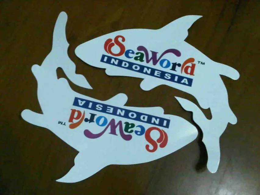 Kamu Pasti Sering Banget Menemukan Stiker ini di Belakang Mobil Orang Indonesia. Akurat Nggak nih? 14