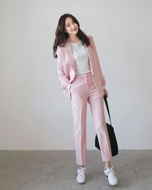 Rapi dan Cantik! Ini 9 Ide Warna Setelan Blazer yang Bisa Buat Ngantor Ala Cewek Korea 17