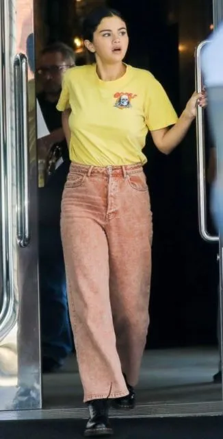 Belum Banyak Terekspos, Ini Penampilan Selena Gomez yang Sesungguhnya. Selow Abis! 15