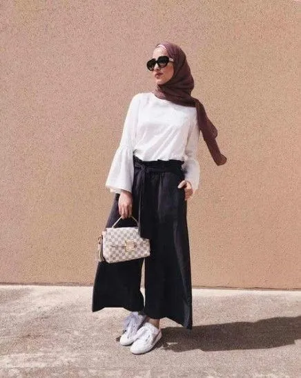 Biar Lebih Santun, Ini 5 Atasan yang Paling Pas Dipadukan dengan Kulot 9
