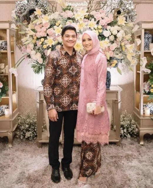 Bisa Buat Kondangan Sampai Lamaran, Ini 8 Kebaya Couple Bernuansa Pastel yang Langka! 14
