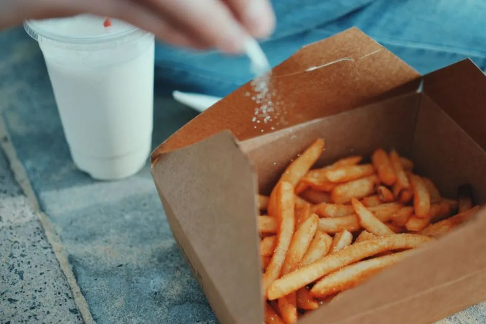 7 Cara Diet Alami Minim Effort yang Nggak Ngoyo. Tanpa Terasa, Bobotmu Sudah Turun Dua Kilo 11