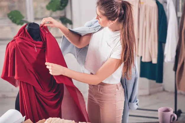 Tak Hanya Model dan Desainer, ini 6 Pilihan Pekerjaan Kalau Kamu Mau Berkarier di Bidang Mode 8