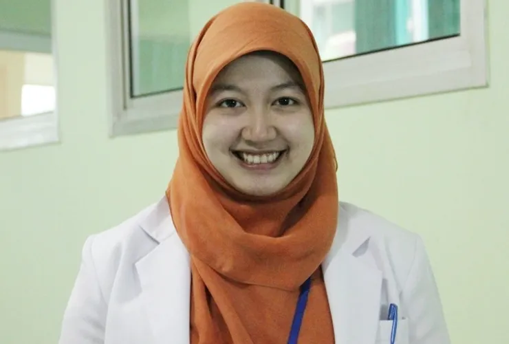 10 Artis yang Ternyata juga Berprofesi sebagai Dokter. Udah Tahu? 12