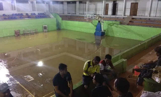 11 Desain Lapangan Basket yang Kelewat Absurd. Orang Mau Main ke Sini Pasti Mikir-Mikir Dulu 17